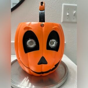 Vintage 1998 Light-Up
Pumpkin Jack-O-Lantern
Candy Bucket Basket
Halloween